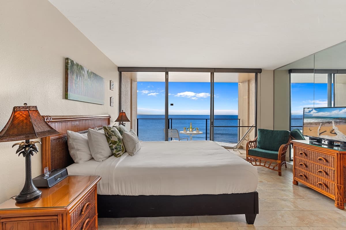 Condo in Lahaina · ★4.9 · 1 bedroom · 1 bed · 1 bath - Photo 2