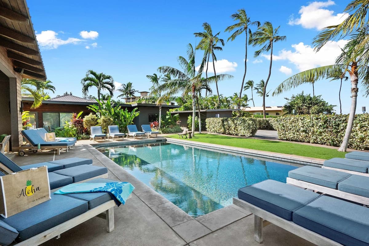 Walk to Cove Beach Park from a Refined Villa - Photo 4