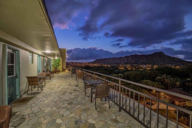 Condo in Honolulu · ★4.67 · Studio · 1 bed · 1 private bath - Photo 5