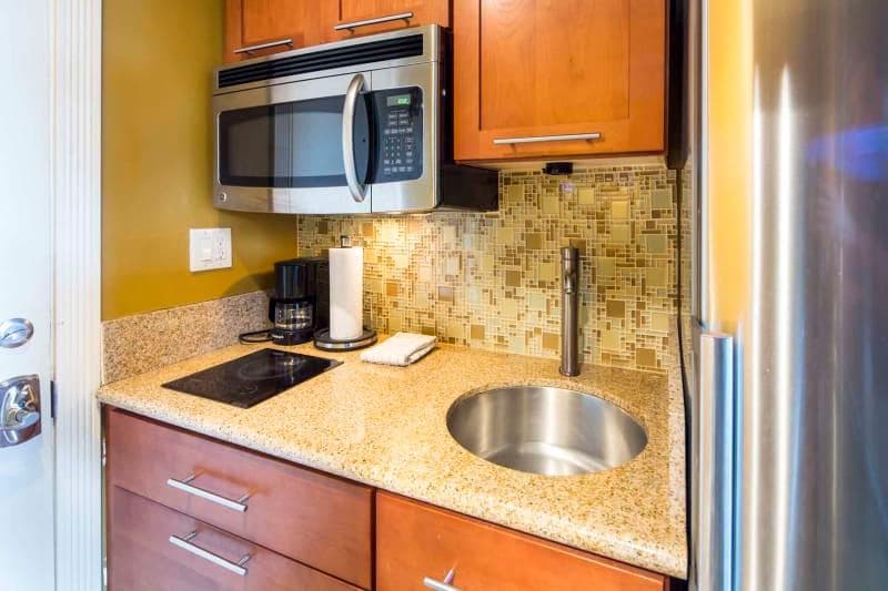 Condo in Honolulu · ★4.67 · Studio · 1 bed · 1 private bath - Photo 3