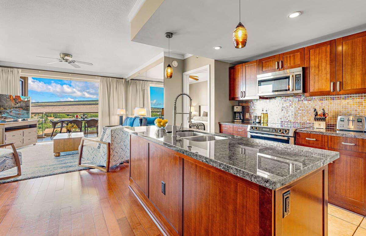 Condo in Lahaina · ★5.0 · 2 bedrooms · 3 beds · 2 baths - Photo 5