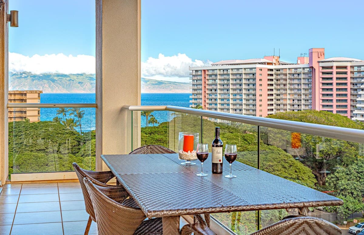 Condo in Lahaina · ★5.0 · 2 bedrooms · 3 beds · 2 baths - Photo 2
