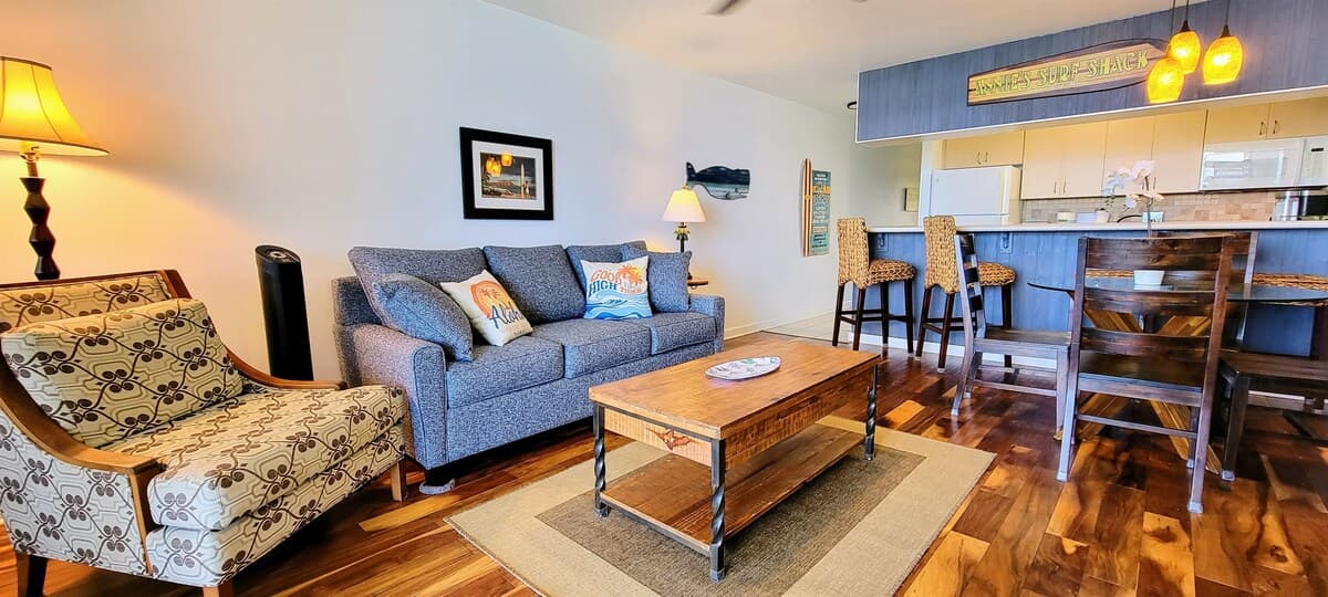 Condo in Lahaina · ★4.89 · 1 bedroom · 2 beds · 1 bath - Photo 2