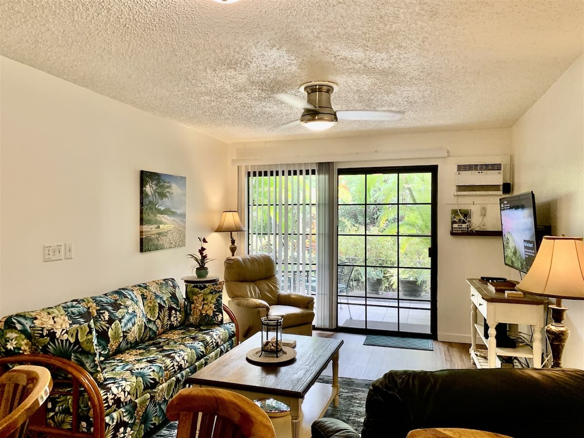 Condo in Kailua-Kona · ★4.79 · 2 bedrooms · 3 beds · 2 private baths - Photo 3