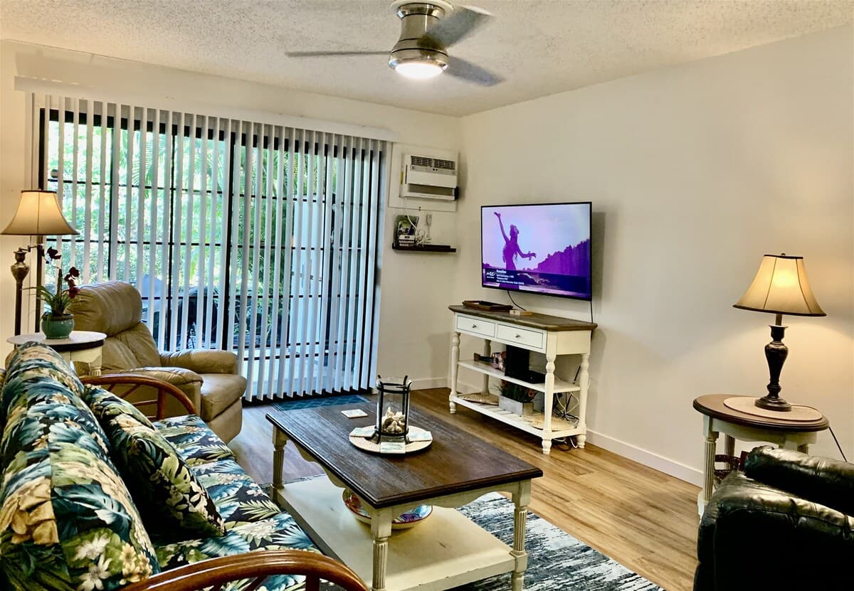 Condo in Kailua-Kona · ★4.79 · 2 bedrooms · 3 beds · 2 private baths - Photo 2