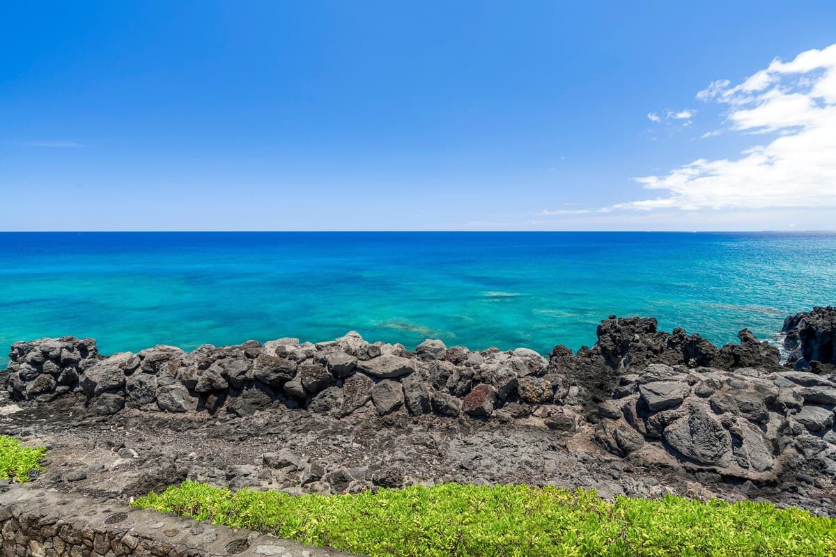 Condo in Kailua-Kona · ★4.74 · 2 bedrooms · 2 beds · 2 baths - Photo 5