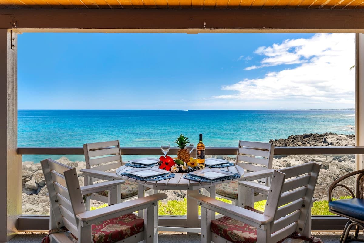 Condo in Kailua-Kona · ★4.74 · 2 bedrooms · 2 beds · 2 baths - Photo 2
