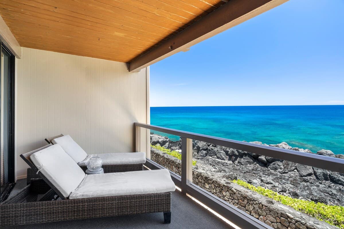 Condo in Kailua-Kona · ★4.74 · 2 bedrooms · 2 beds · 2 baths - Photo 3