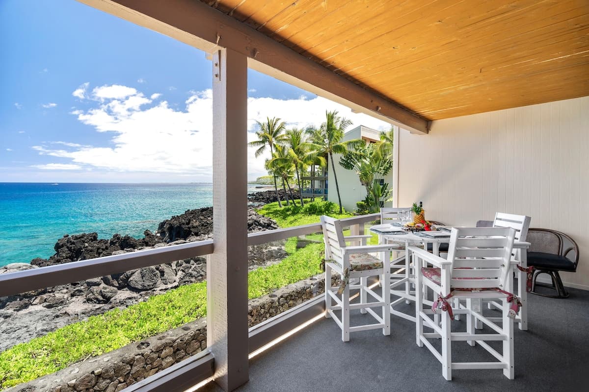 Condo in Kailua-Kona · ★4.74 · 2 bedrooms · 2 beds · 2 baths - Photo 4