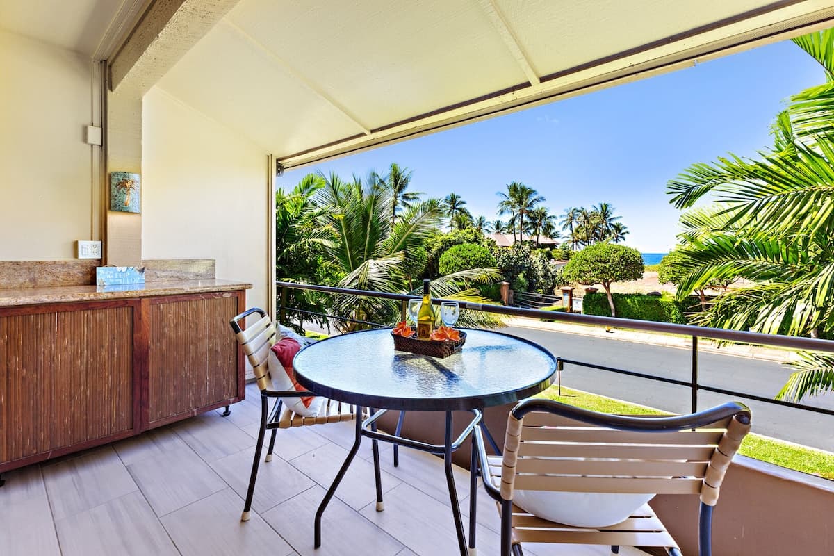 Condo in Lahaina · ★4.7 · 1 bedroom · 1 bed · 1.5 baths - Photo 2