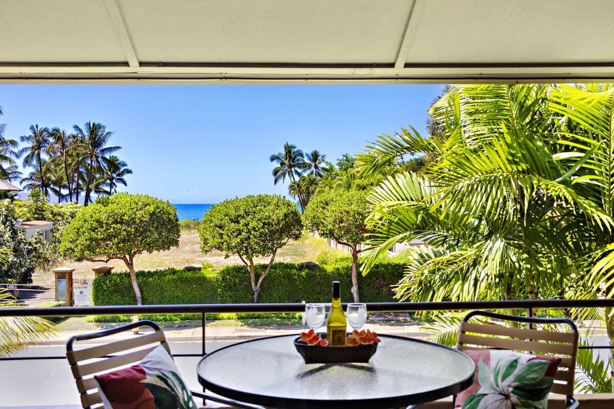 Condo in Lahaina · ★4.7 · 1 bedroom · 1 bed · 1.5 baths - Photo 1