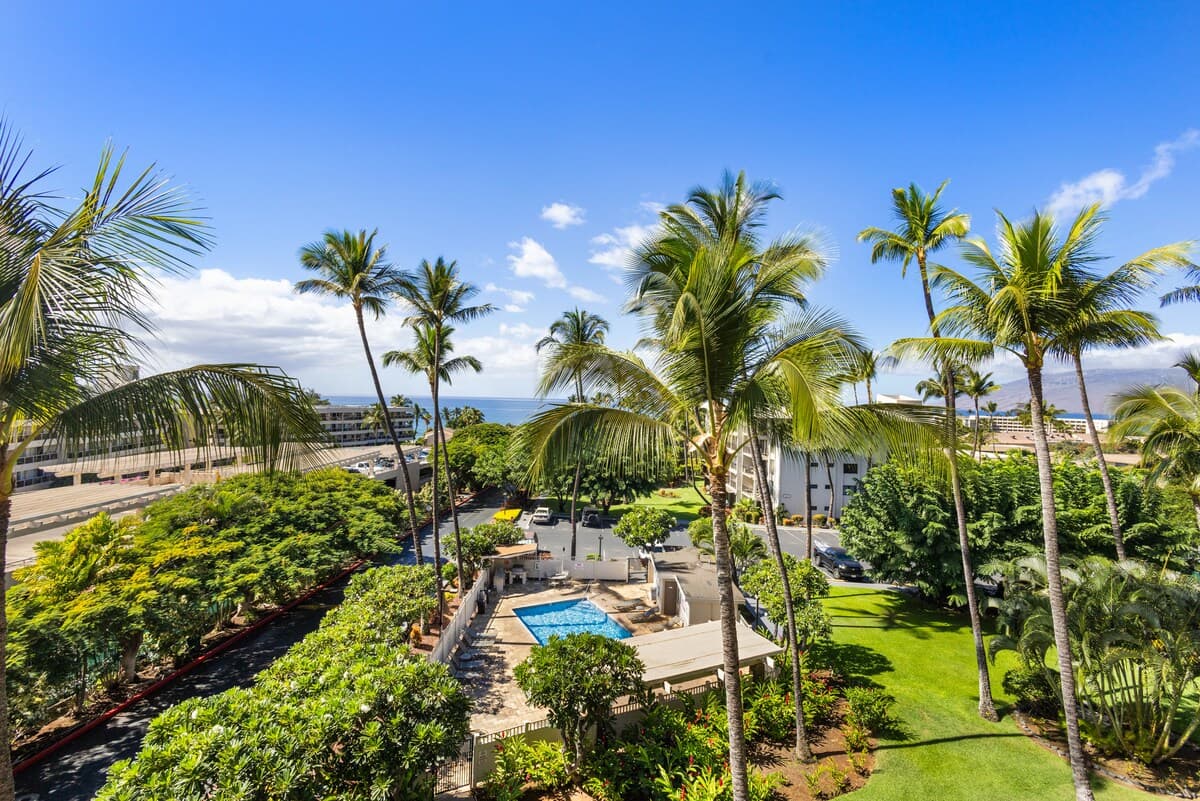 Condo in Kihei · ★4.5 · 1 bedroom · 2 beds · 1 shared bath - Photo 2