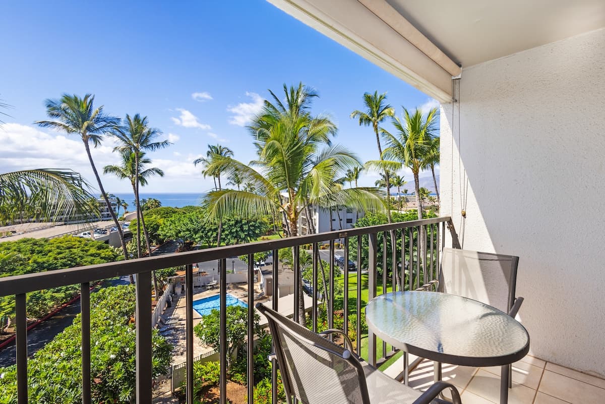Condo in Kihei · ★4.5 · 1 bedroom · 2 beds · 1 shared bath - Photo 1