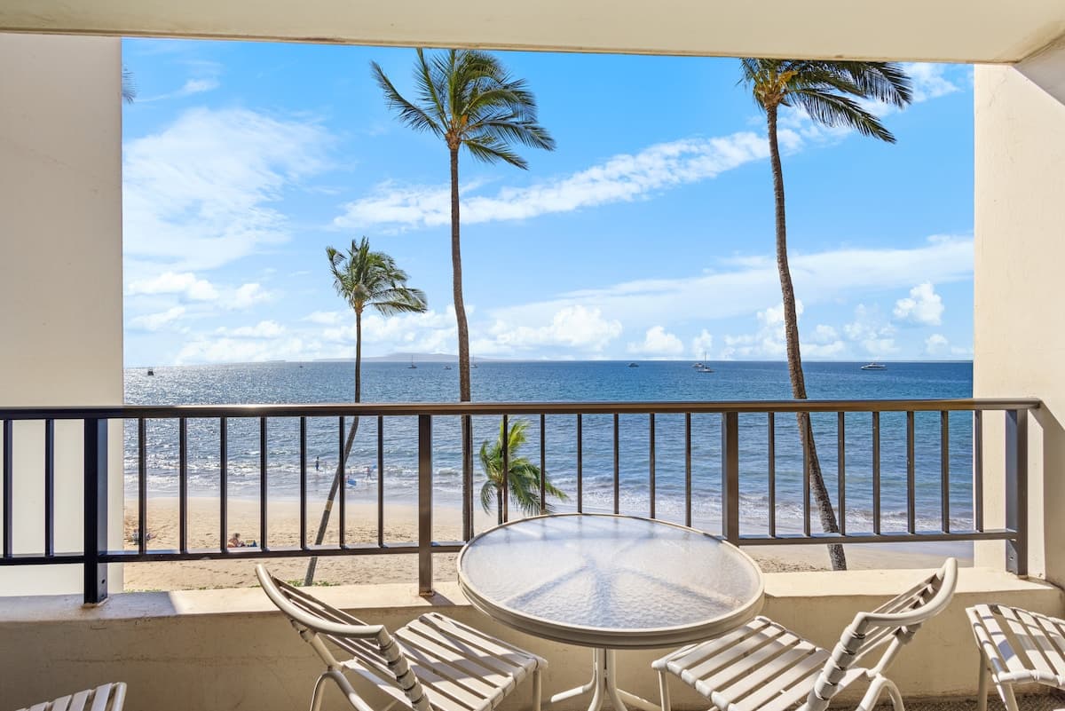 Condo in Kihei · ★4.3 · 1 bedroom · 2 beds · 1 bath - Photo 2
