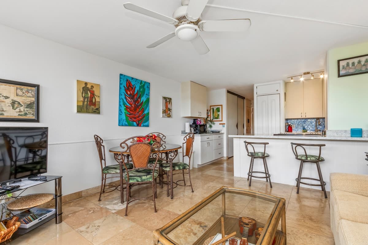 Condo in Kihei · ★5.0 · 1 bedroom · 1 bed · 1 shared bath - Photo 2