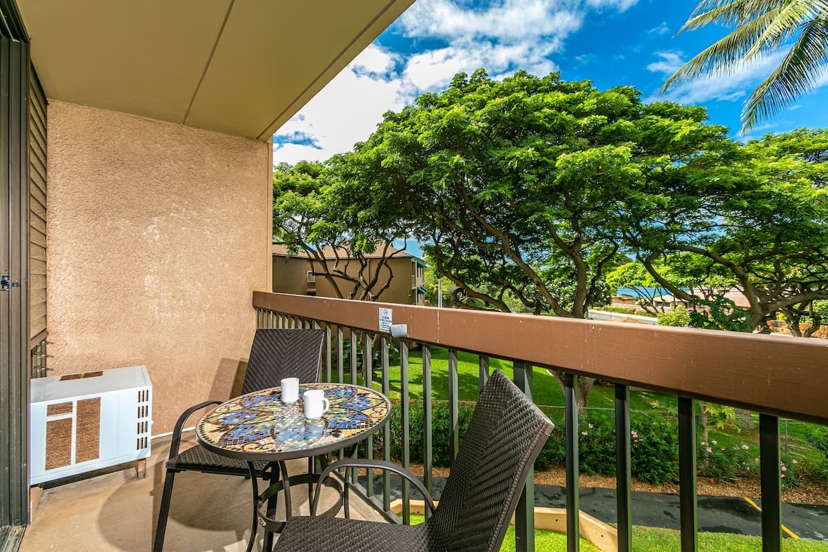 Condo in Kihei · ★4.36 · 1 bedroom · 2 beds · 1 shared bath - Photo 3