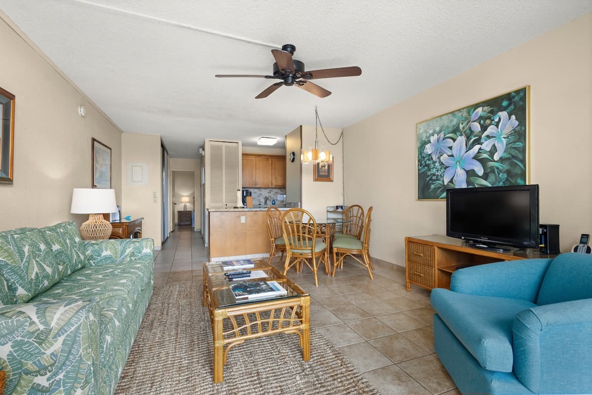 Condo in Kihei · ★4.5 · 1 bedroom · 2 beds · 1 shared bath - Photo 4
