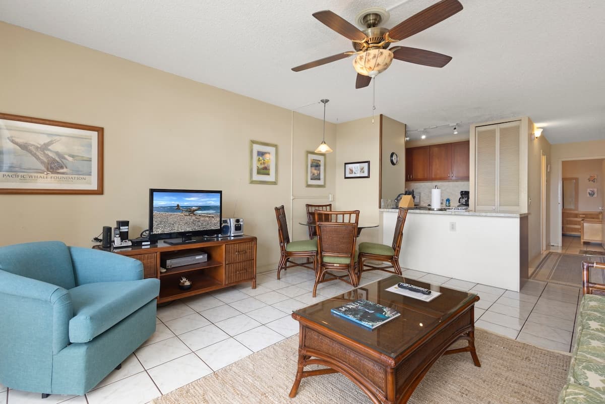 Condo in Kihei · ★4.17 · 1 bedroom · 2 beds · 1 bath - Photo 4