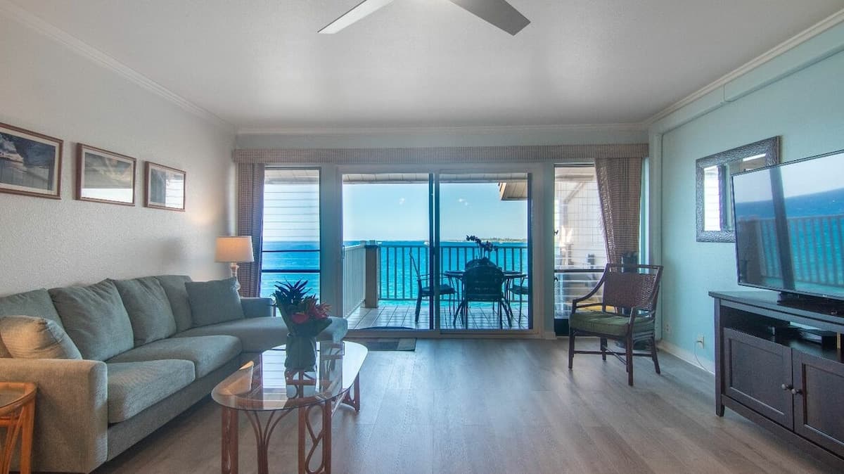Condo in Kailua-Kona · ★4.71 · 2 bedrooms · 3 beds · 2 baths - Photo 1