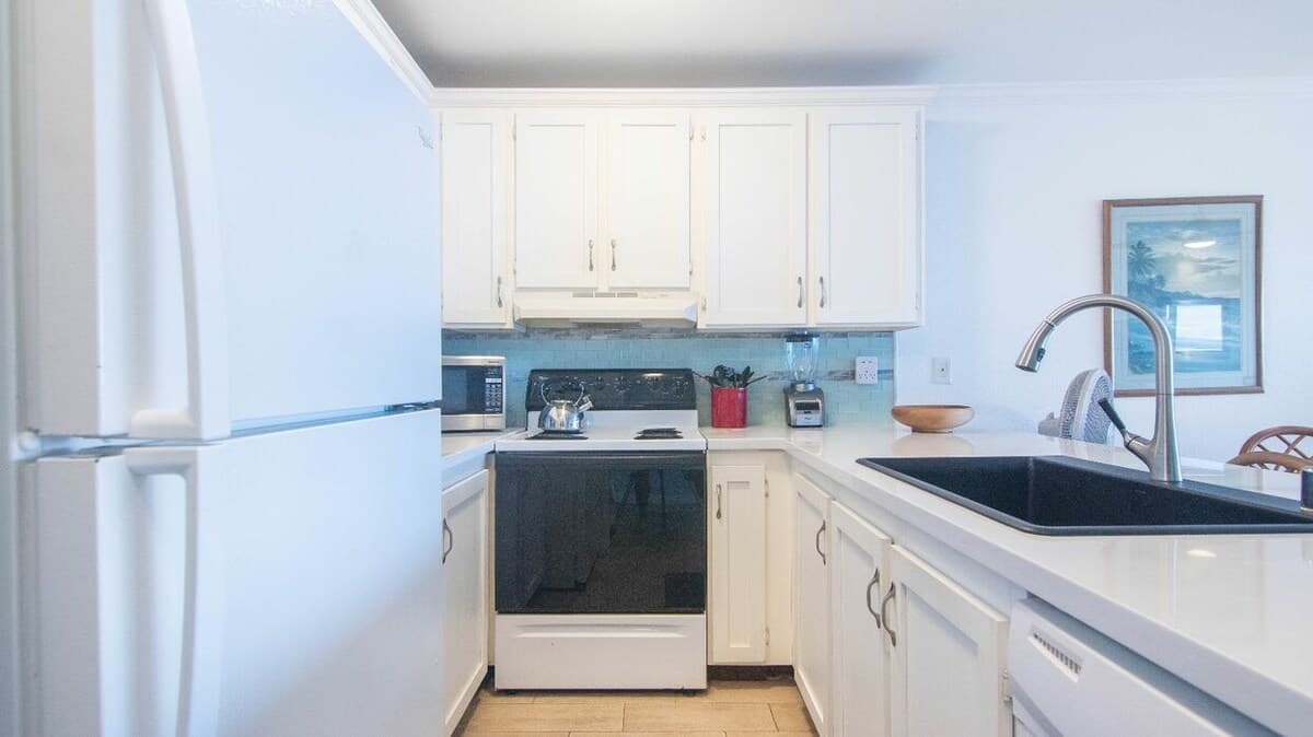 Condo in Kailua-Kona · ★4.71 · 2 bedrooms · 3 beds · 2 baths - Photo 3
