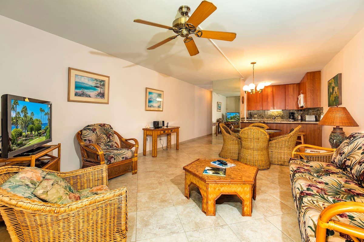 Condo in Kihei · ★4.67 · 1 bedroom · 2 beds · 2 baths - Photo 4