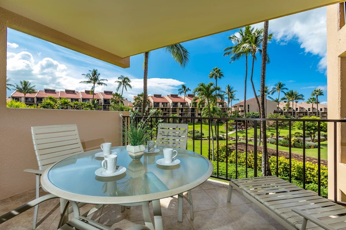 Condo in Kihei · ★4.67 · 1 bedroom · 2 beds · 2 baths - Photo 2