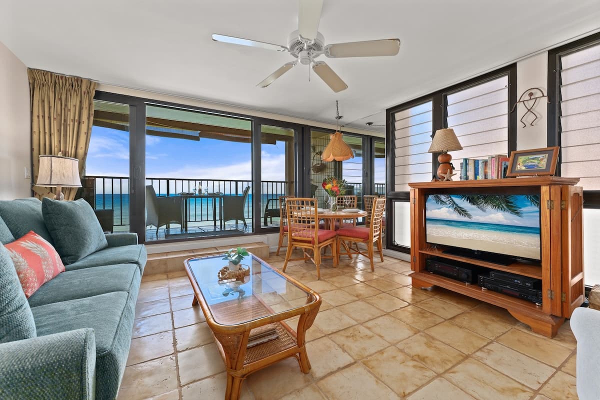 Condo in Lahaina · ★4.87 · 1 bedroom · 1 bed · 1 bath - Photo 1