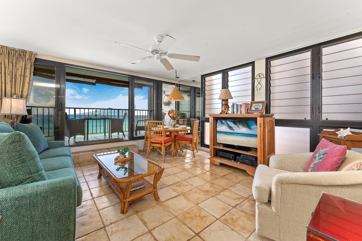 Condo in Lahaina · ★4.87 · 1 bedroom · 1 bed · 1 bath - Photo 2