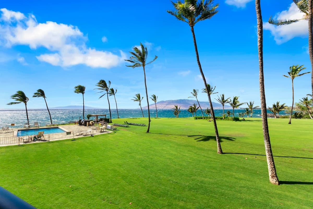 Condo in Kihei · ★4.67 · 1 bedroom · 2 beds · 1.5 baths - Photo 4