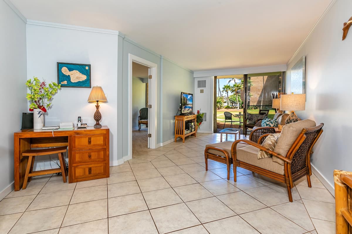 Condo in Kihei · ★4.67 · 1 bedroom · 2 beds · 1 shared bath - Photo 4