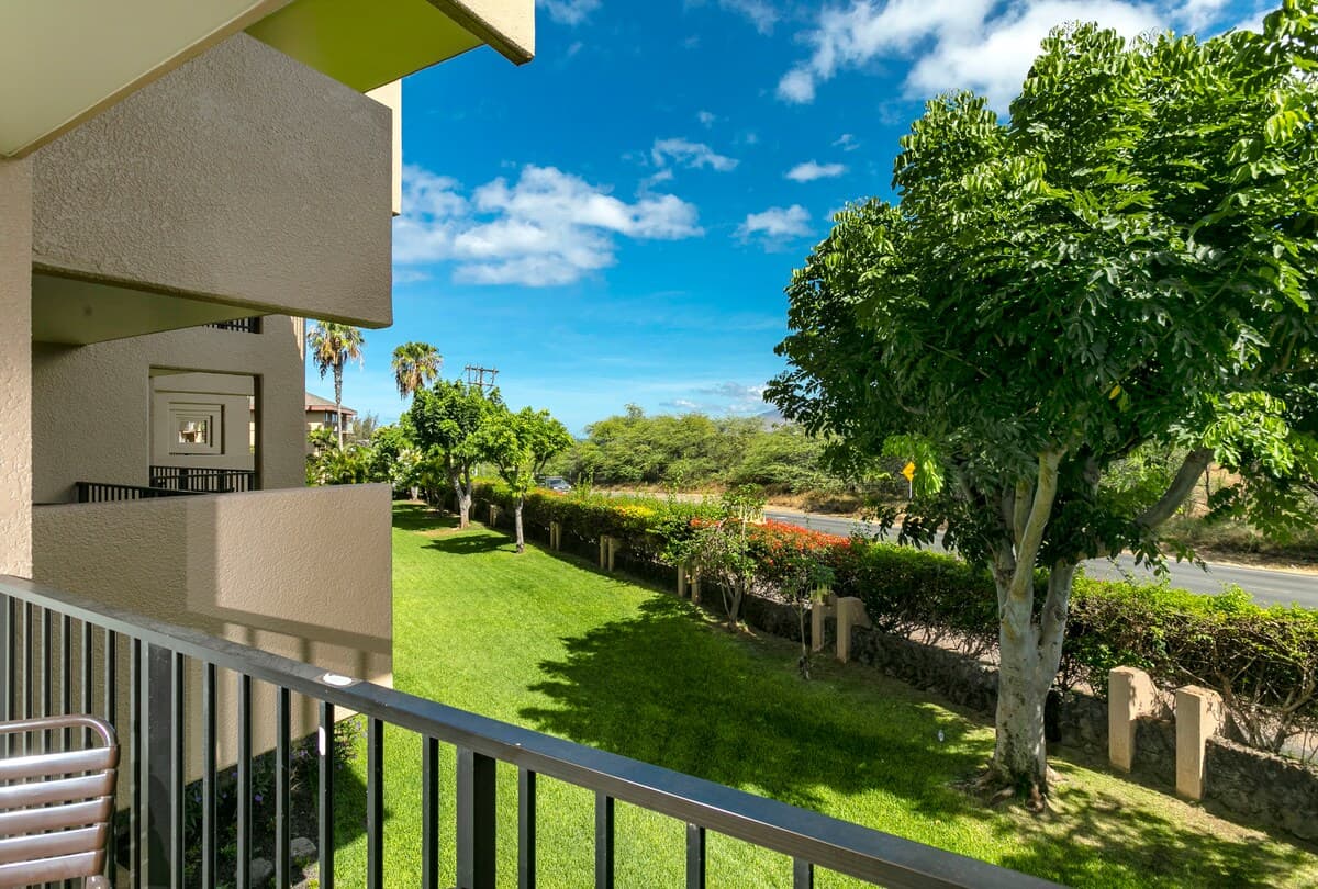 Condo in Kihei · ★4.4 · 1 bedroom · 2 beds · 2 baths - Photo 4