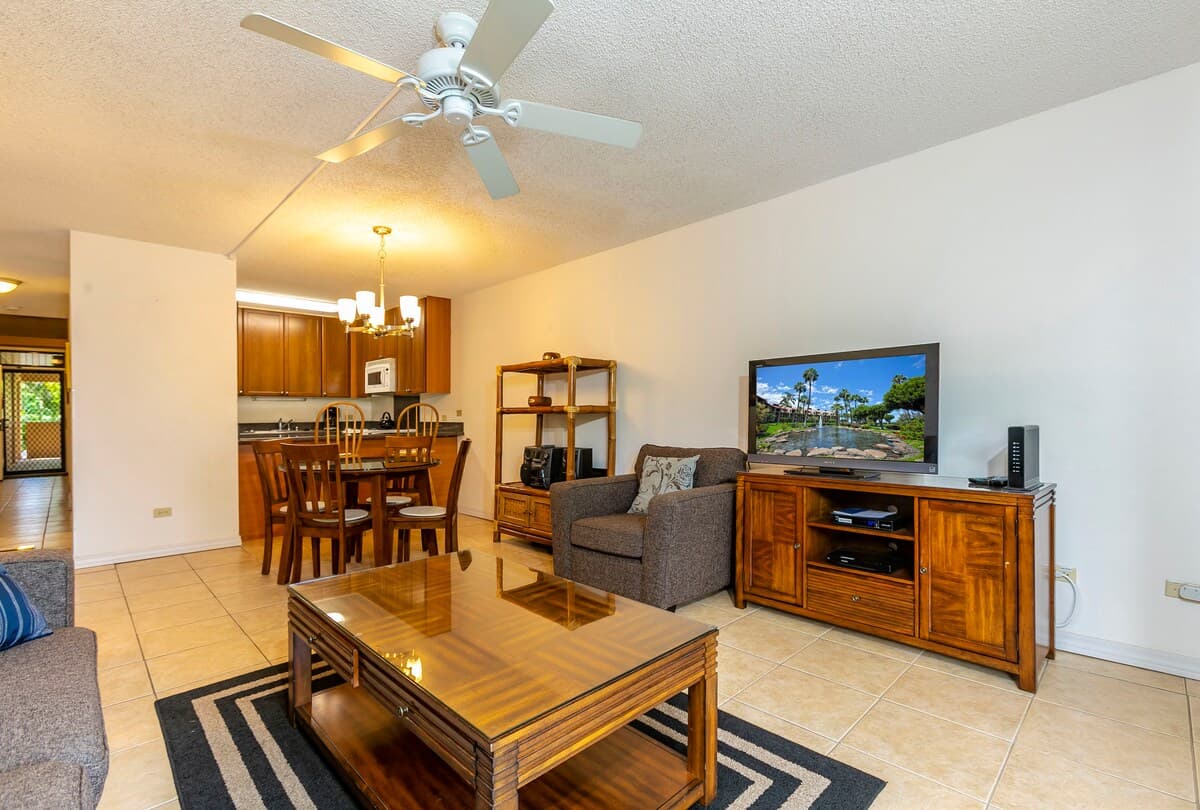 Condo in Kihei · ★4.4 · 1 bedroom · 2 beds · 2 baths - Photo 5
