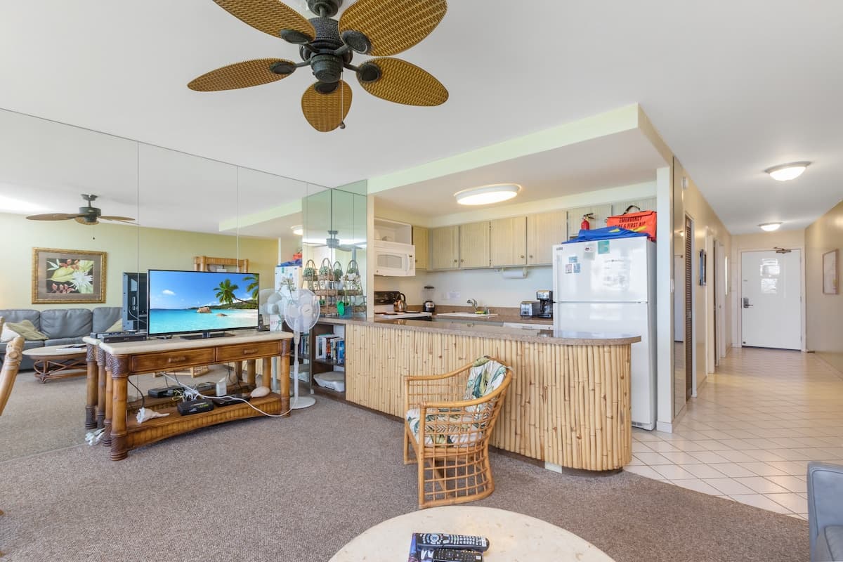 Condo in Kihei · ★4.79 · 1 bedroom · 2 beds · 1.5 baths - Photo 4