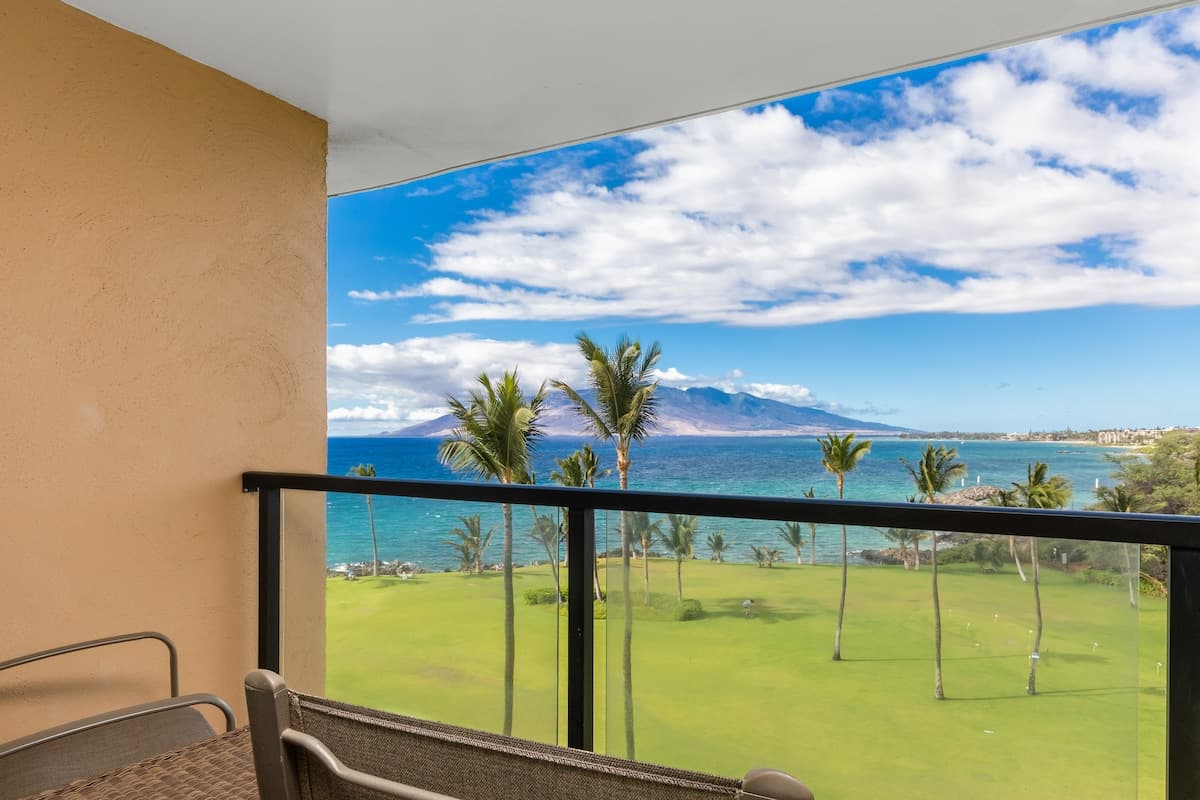 Condo in Kihei · ★4.79 · 1 bedroom · 2 beds · 1.5 baths - Photo 5