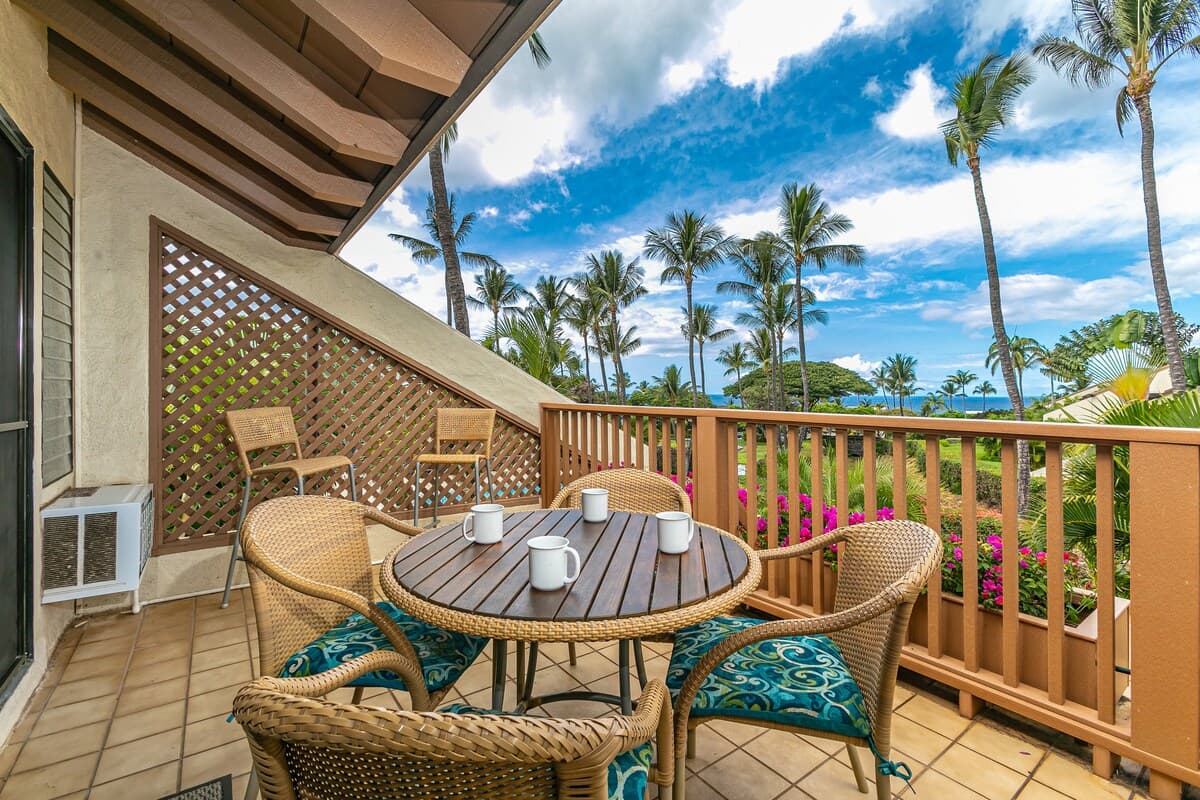 Condo in Kihei · ★4.9 · 2 bedrooms · 3 beds · 2 shared baths - Photo 2