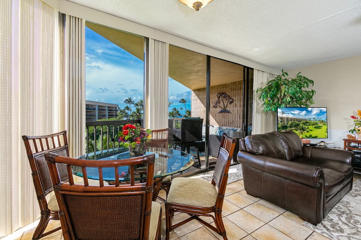 Condo in Kihei · ★4.7 · 2 bedrooms · 6 beds · 2 shared baths - Photo 2