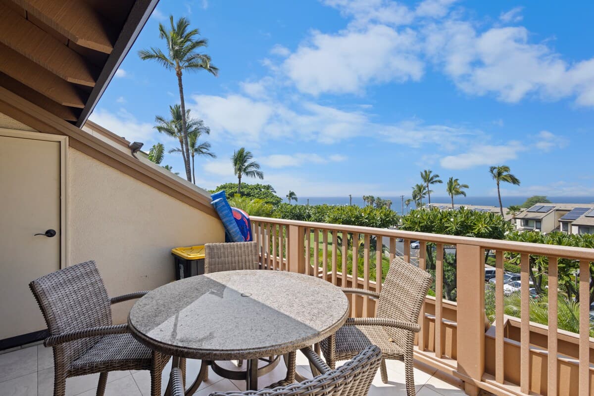 Condo in Kihei · ★4.63 · 2 bedrooms · 2 beds · 2 baths - Photo 4