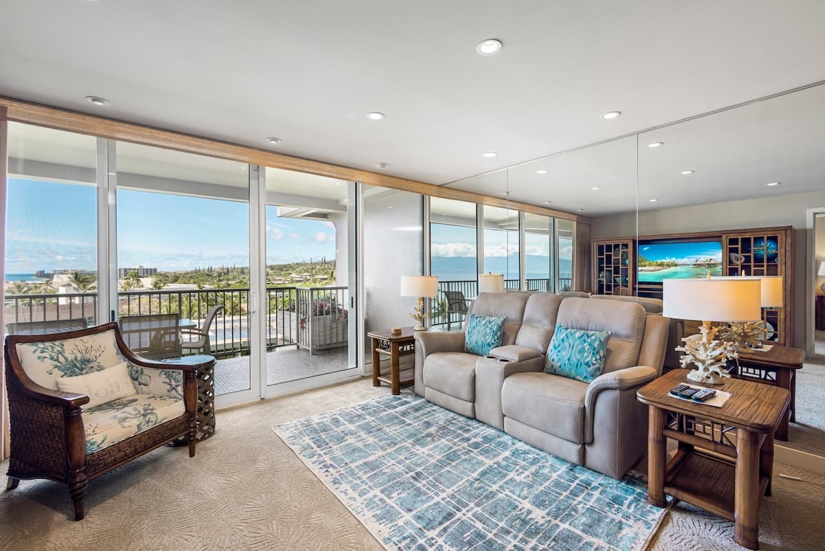 Condo in Lahaina · ★5.0 · 1 bedroom · 1 bed · 2 baths - Photo 2