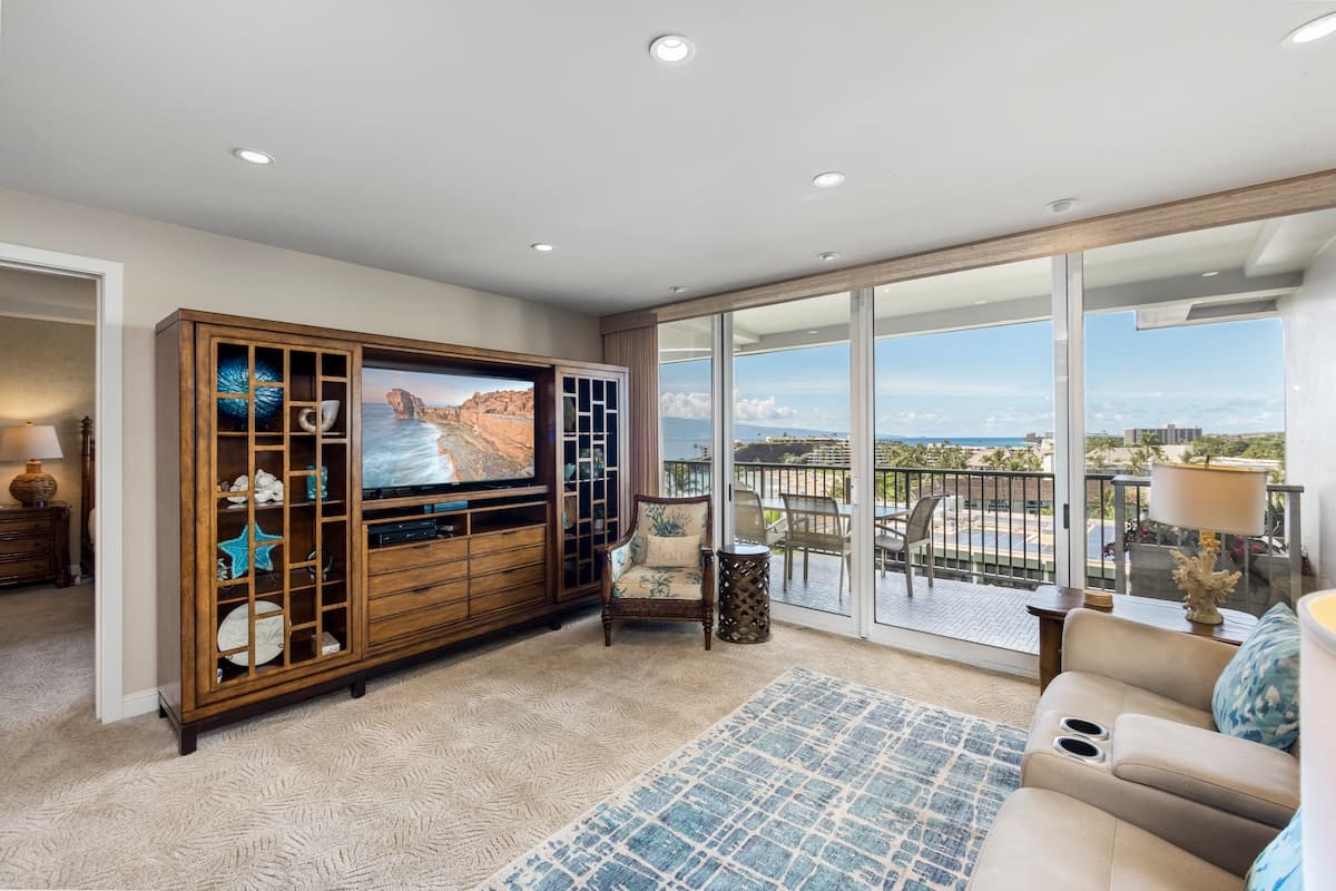 Condo in Lahaina · ★5.0 · 1 bedroom · 1 bed · 2 baths - Photo 4