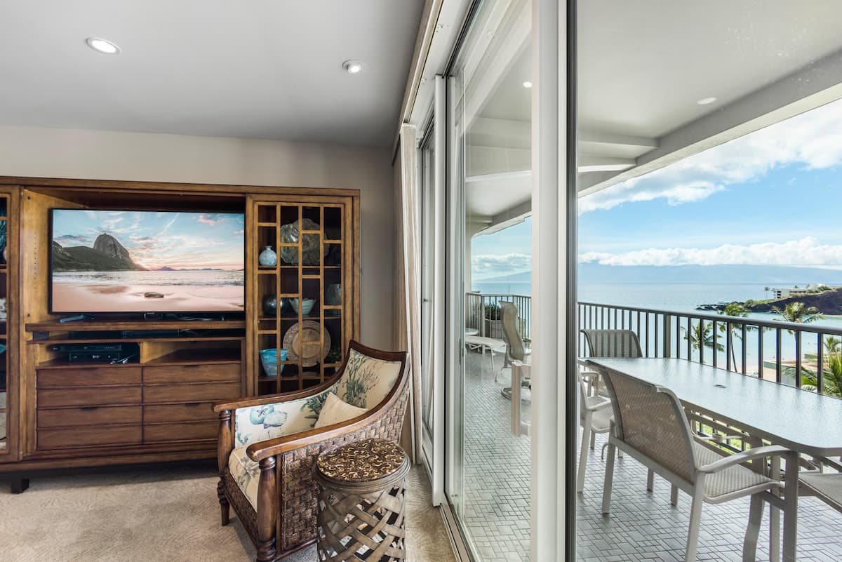 Condo in Lahaina · ★5.0 · 1 bedroom · 1 bed · 2 baths - Photo 3