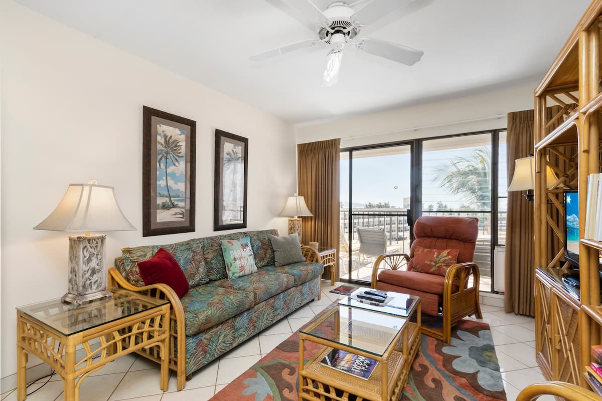 Condo in Kihei · ★4.64 · 2 bedrooms · 4 beds · 2 shared baths - Photo 1