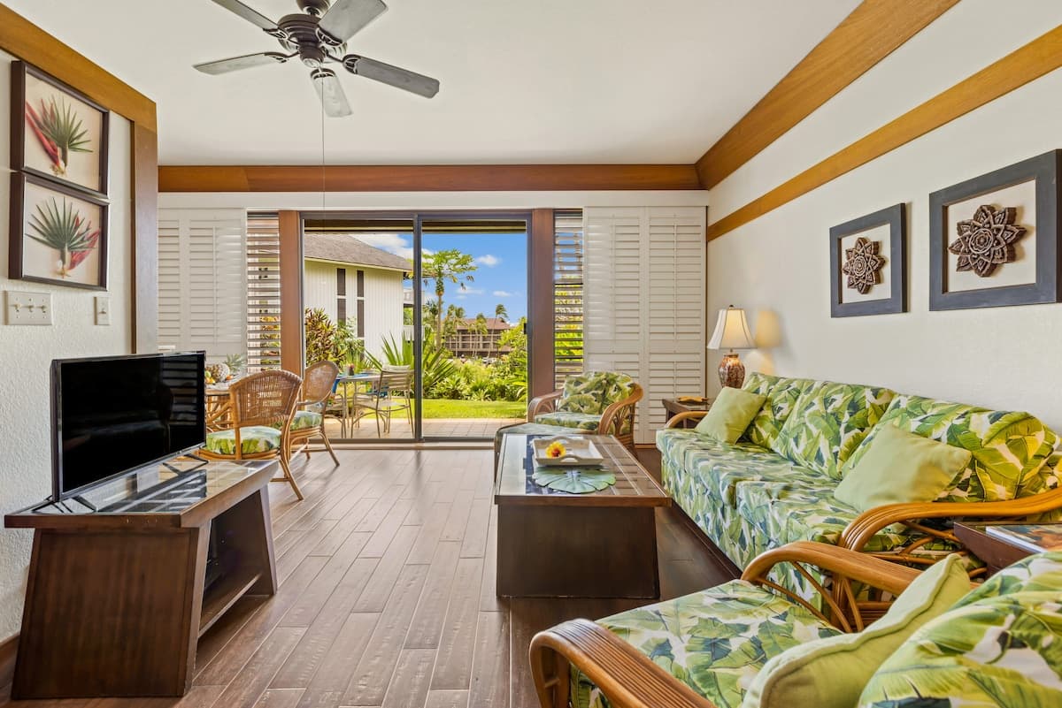 Condo in Koloa · ★4.56 · 1 bedroom · 2 beds · 1 shared bath - Photo 5