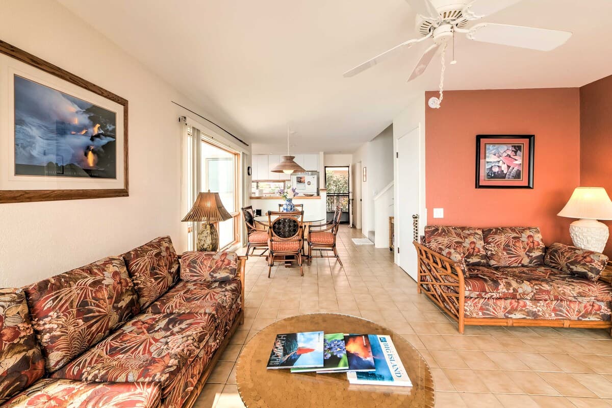 Townhouse in Kailua-Kona · ★4.37 · 2 bedrooms · 3 beds · 1.5 shared baths - Photo 4