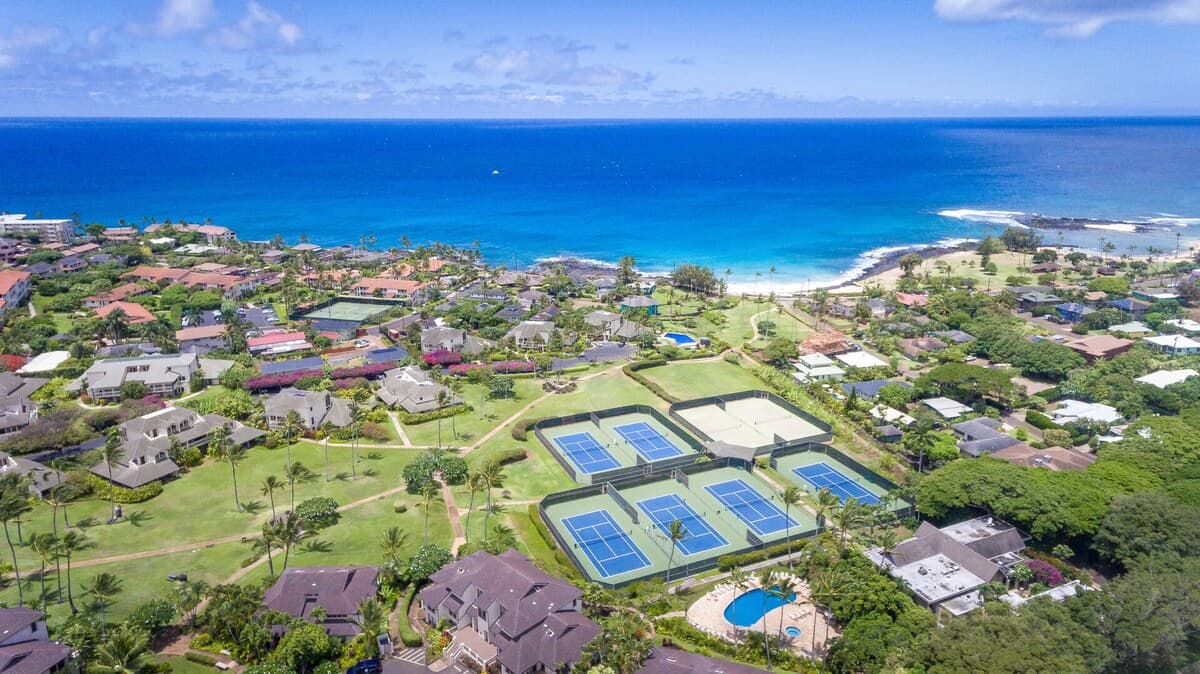 Townhouse in Koloa · ★4.86 · 4 bedrooms · 6 beds · 3 private baths - Photo 2