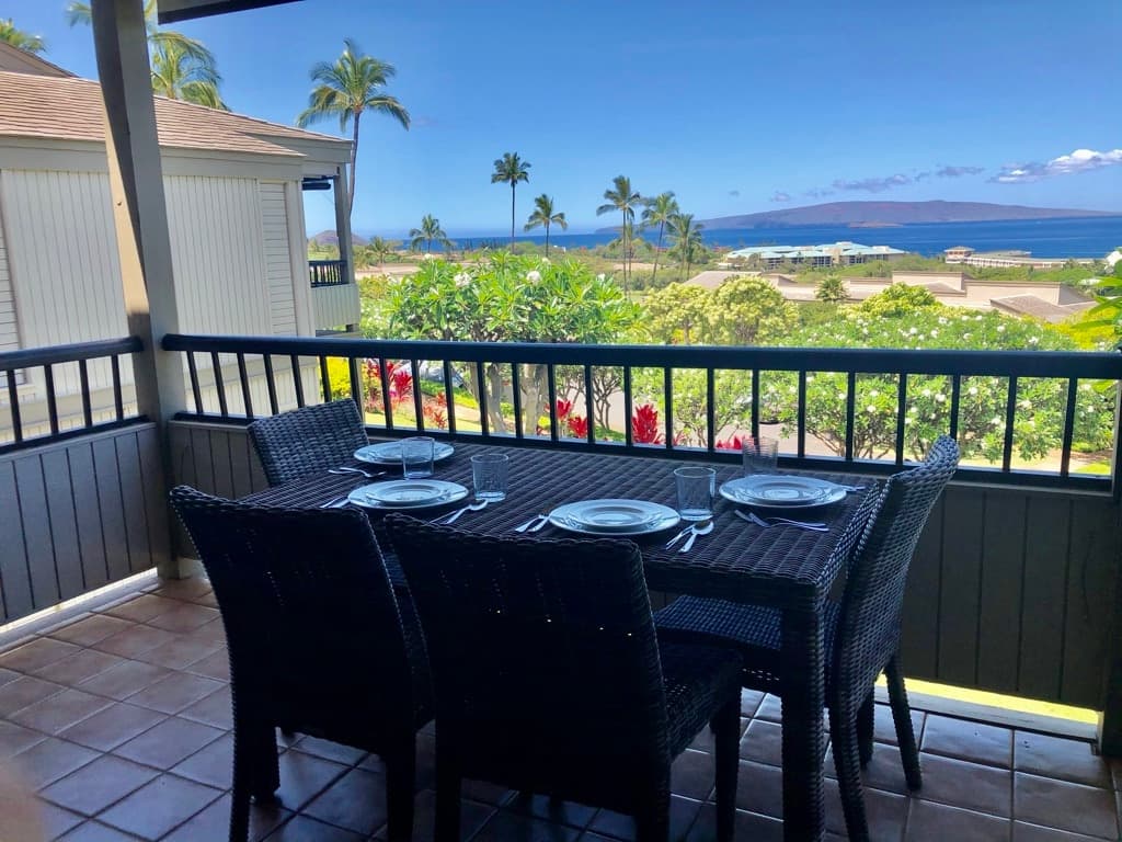 Condo in Kihei · ★4.8 · 2 bedrooms · 4 beds · 2 shared baths - Photo 2