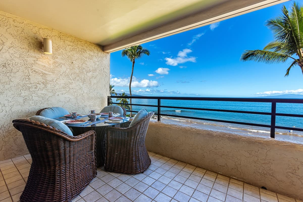 Condo in Kihei · ★4.95 · 2 bedrooms · 4 beds · 2 baths - Photo 3