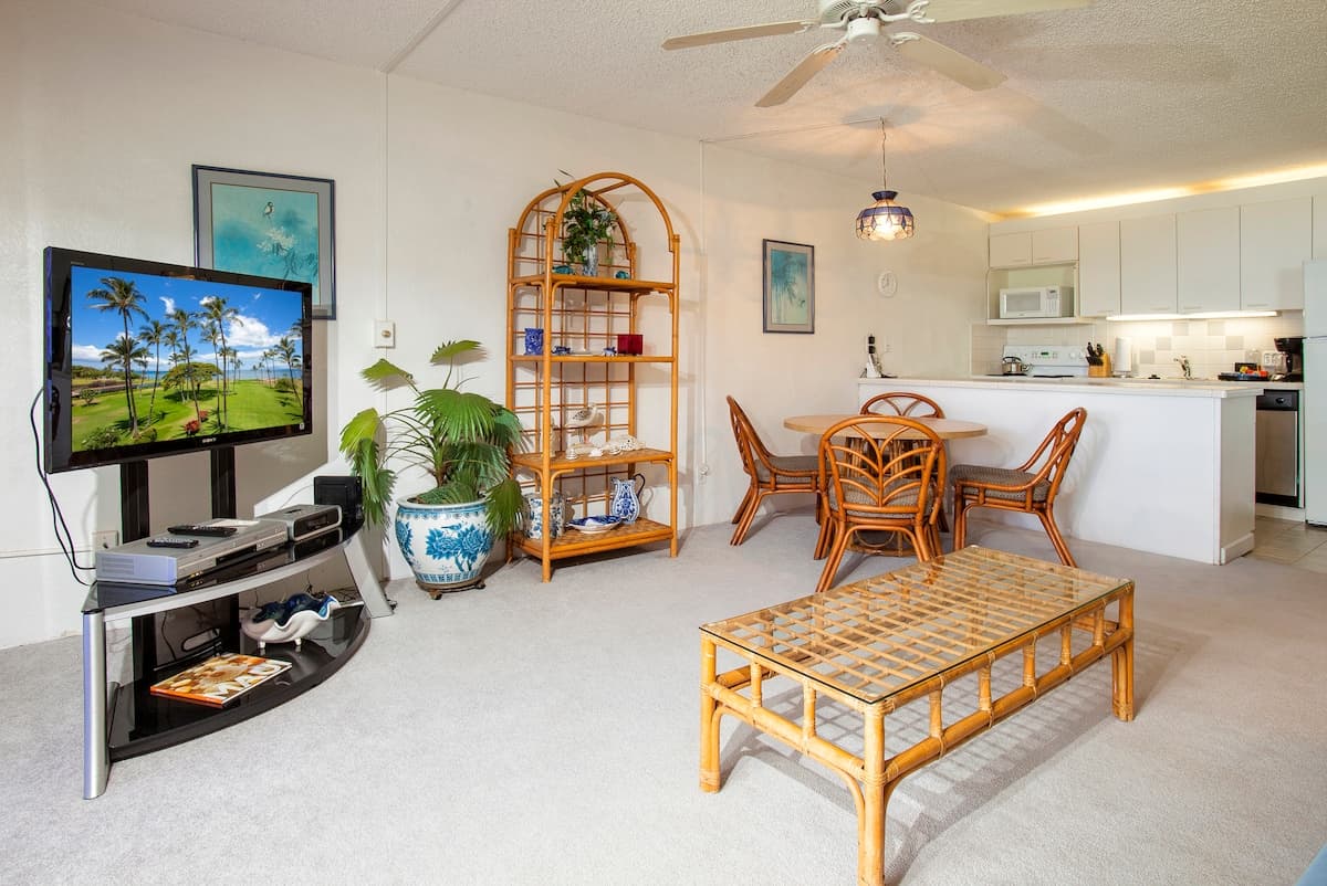 Condo in Kihei · ★4.6 · 1 bedroom · 2 beds · 1 shared bath - Photo 5