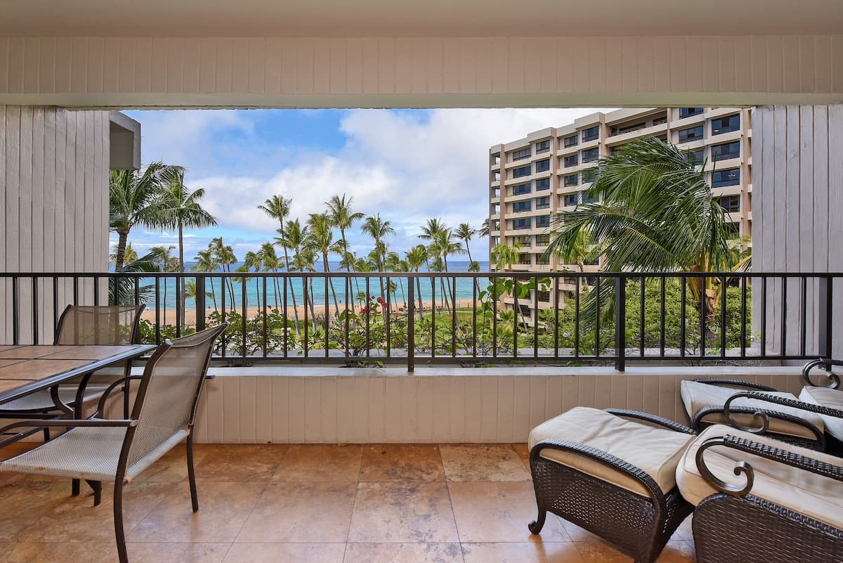 Condo in Lahaina · ★4.81 · 2 bedrooms · 4 beds · 2 baths - Photo 1