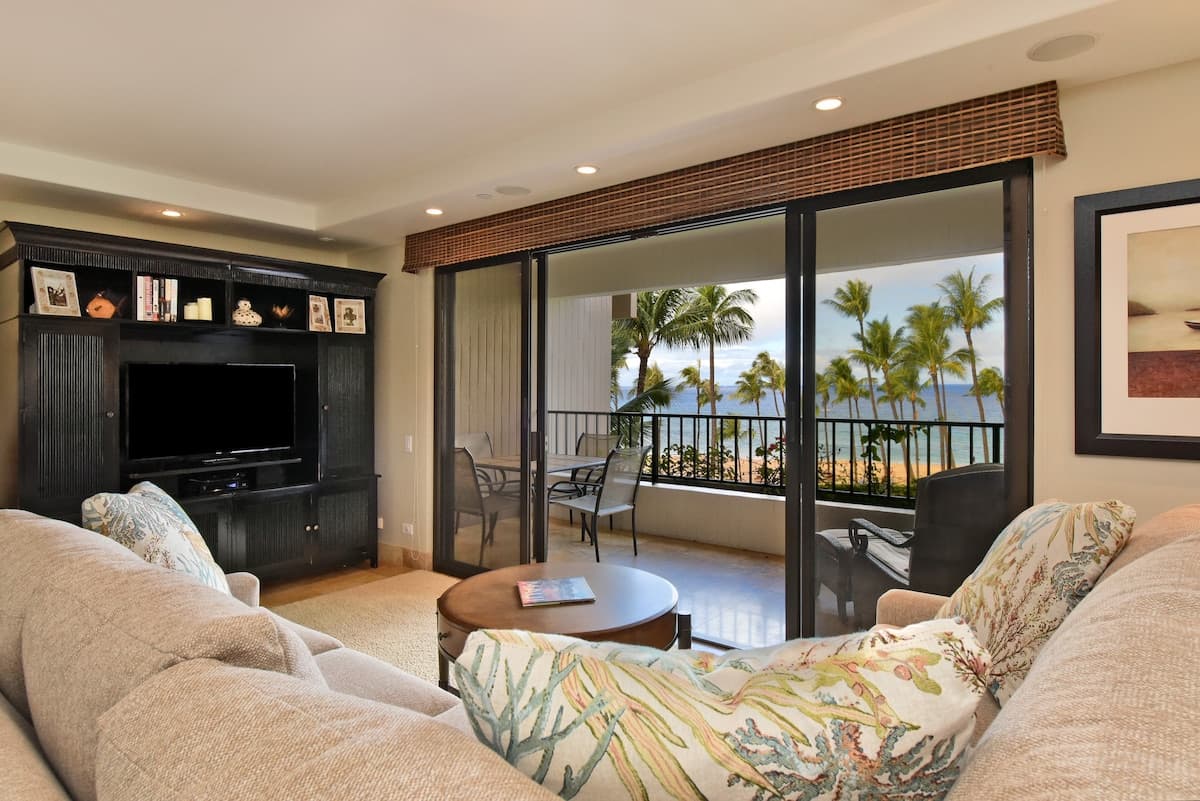 Condo in Lahaina · ★4.81 · 2 bedrooms · 4 beds · 2 baths - Photo 2