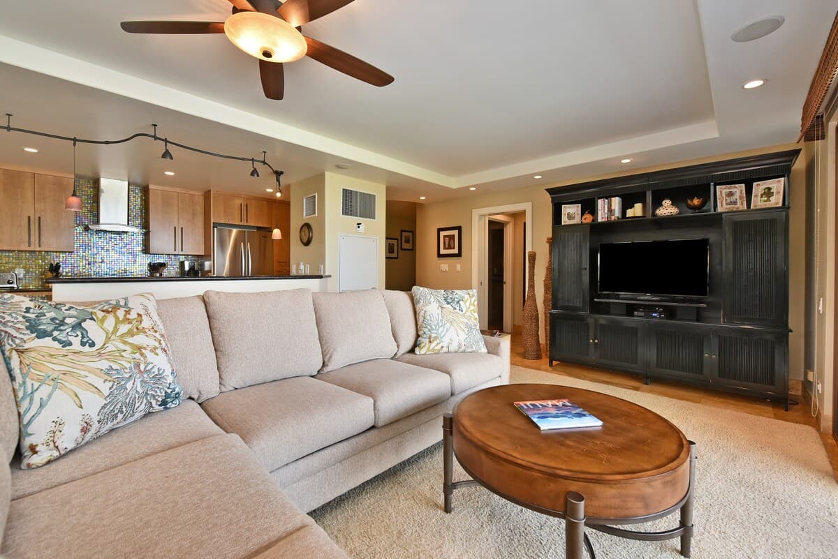 Condo in Lahaina · ★4.81 · 2 bedrooms · 4 beds · 2 baths - Photo 4